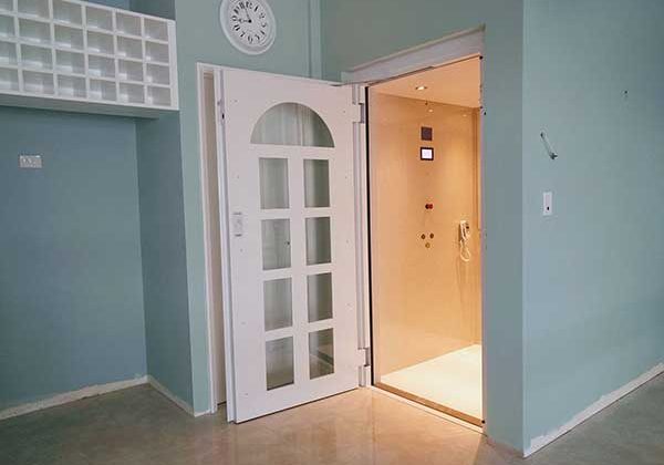 lift with window pane door design